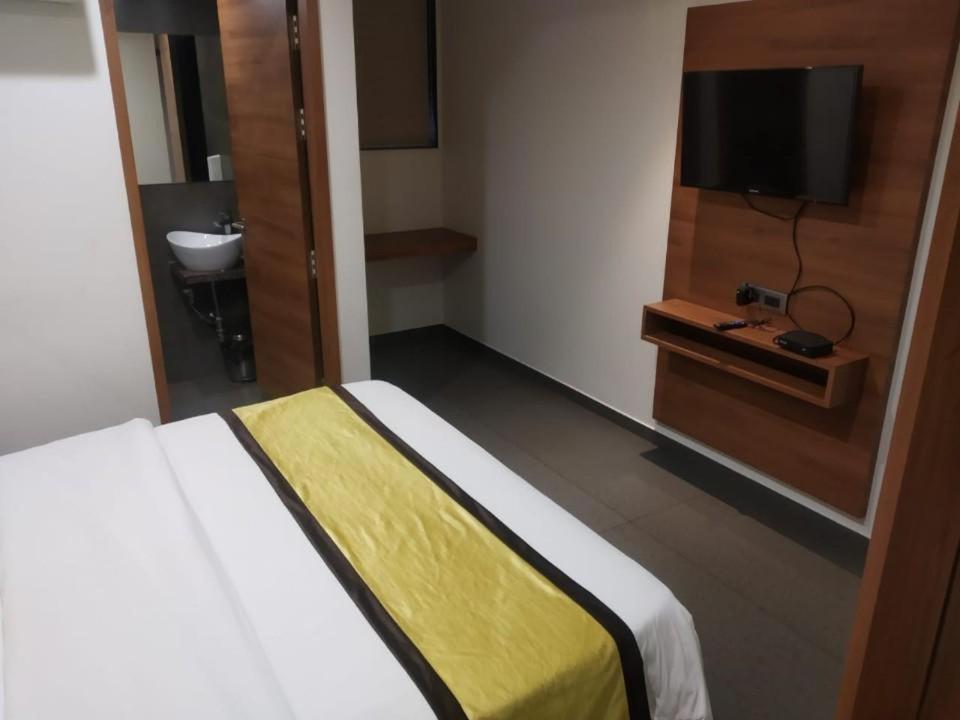 Hotel Avaante Ahmedabad Formerly Known As The Orchid Hotel 외부 사진