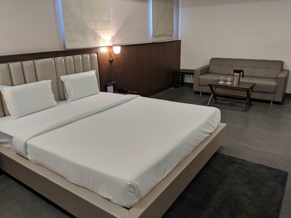 Hotel Avaante Ahmedabad Formerly Known As The Orchid Hotel 외부 사진